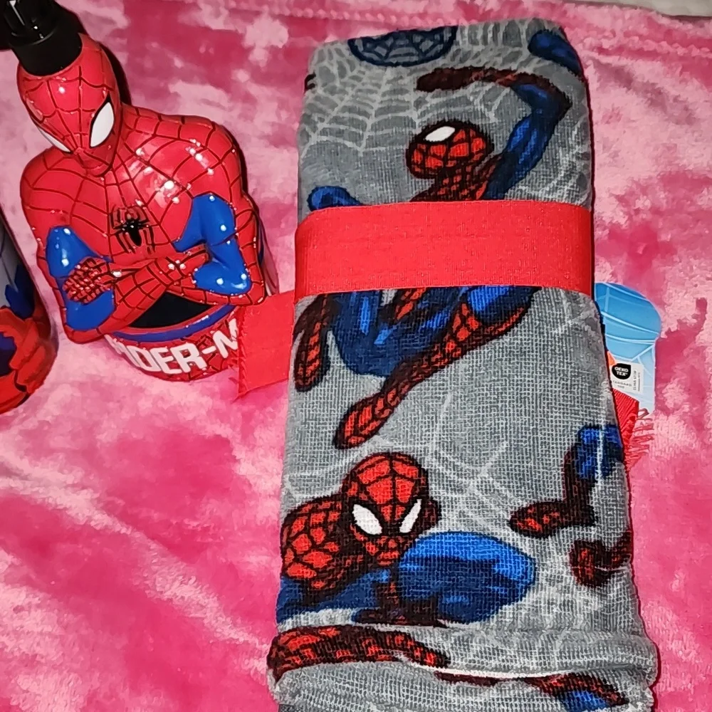 ✨️NWT SPIDERMAN 4PC BATHROOM SET / 2 TOWELS/ CUP/ SOAP HOLDER